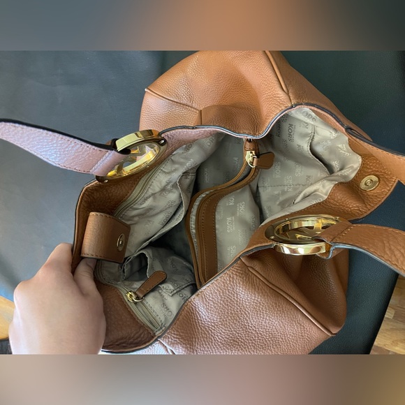 Michael Kors Shoulder Bag - Picture 2 of 3